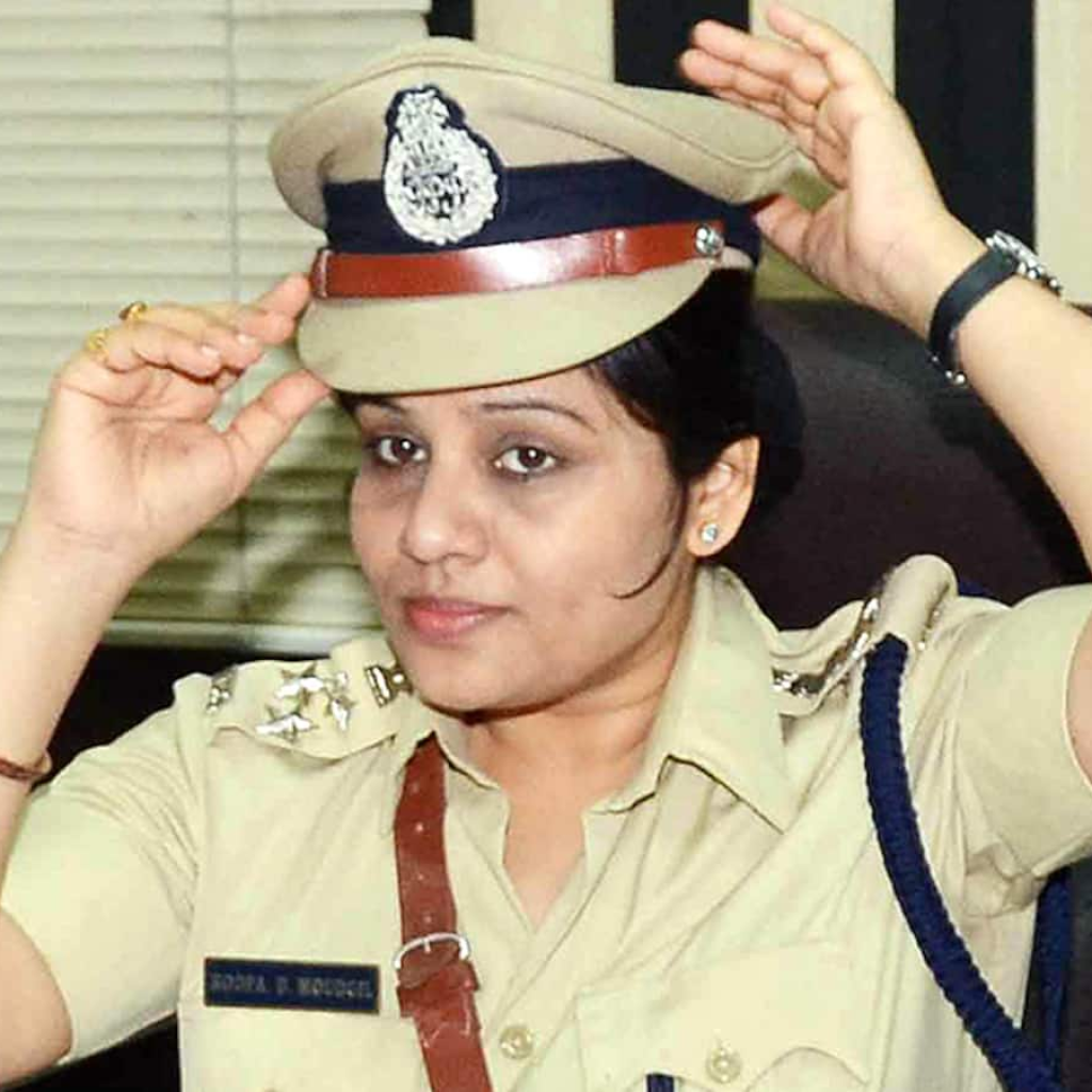 IPS Roopa salutes police