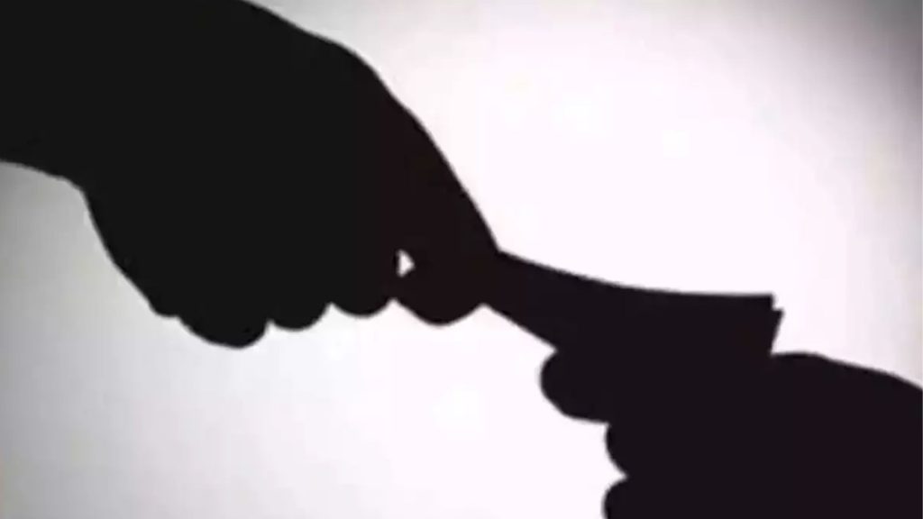 Bribe asked to discharge patient