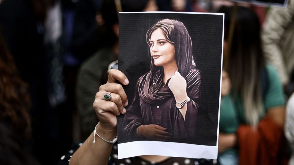 Iran Actress Detained