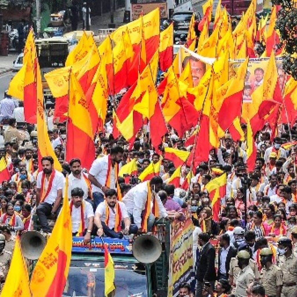 Shiv Sena smeared Karnataka buses