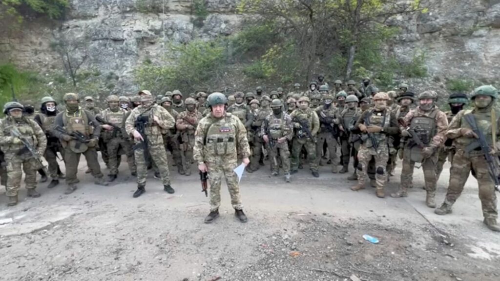 Putin apologizes Wagner army